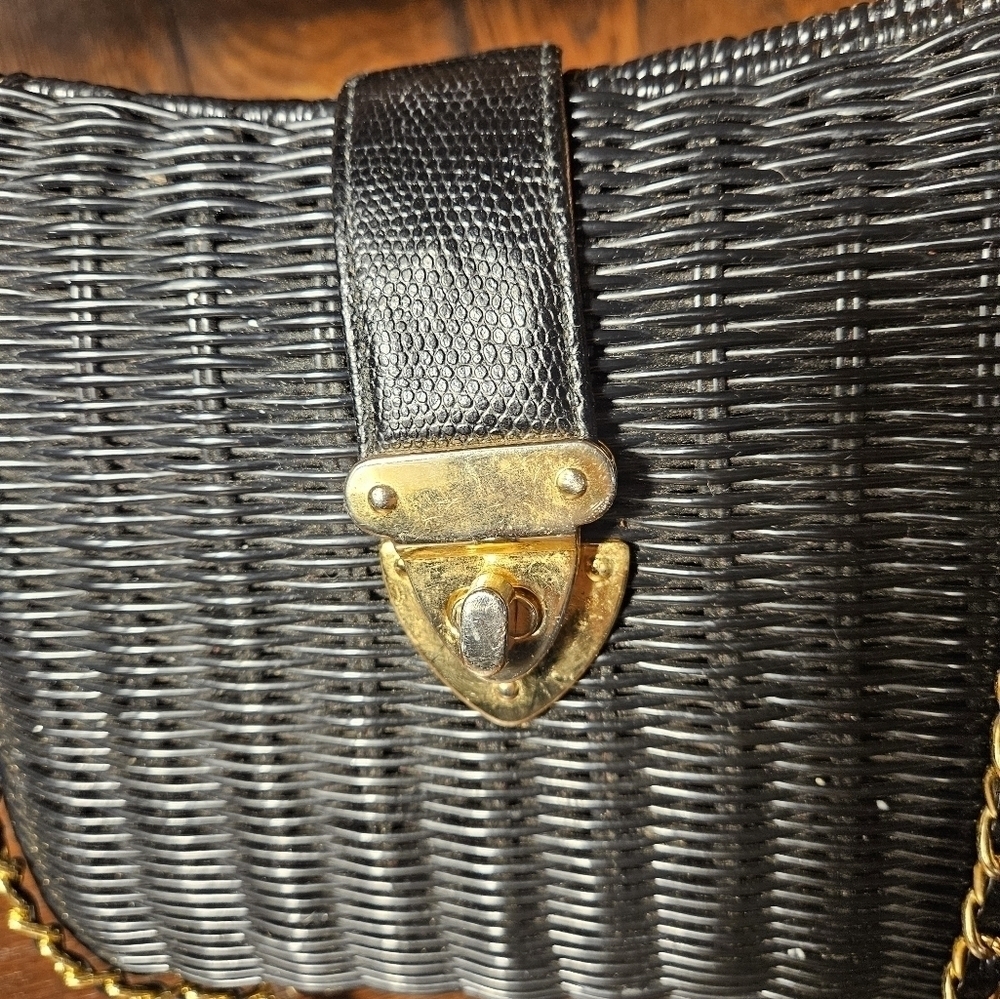 Vintage Black Basket weave shoulder bag. - Picture 3 of 15